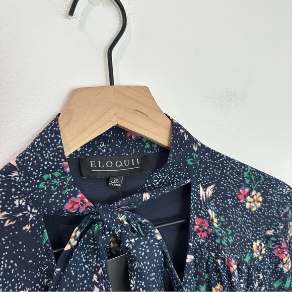 Eloquii Tie Neck Flare Sleeve Dress Blue Floral NWT size 24 - Picture 5 of 8